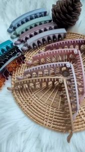 กิ๊บกล้วย Made in Korea 2 ชั้น วัสดุคุณภาพดี เงาฉ่ำ สีสวยแข็งแรง ไม่หัก ไม่ทำให้ผมเป็นรอย ร้านในไทย