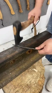 Rìu Cán Gỗ Carbon Cắm Trại Sinh Tồn Búa Rìu Bổ Củi Chặt Xương Đa Năng Chốt Khóa Chắc Chắn Dài 34cm Loại 1