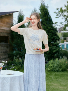 XIANGYING | Slim Youthful Flower Embroidery Short Sleeve Sweater