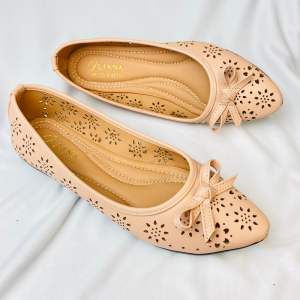 {Beli sepatu Gratis Dompet}Sepatu Flat Wanita karet lentur anti slip Flatshoes Wanita Tali Pita L05