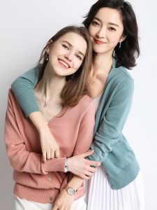 เสื้อคาร์ดิแกนคอวีถักผ้าขนสัตว์สำหรับผู้หญิงในฤดูใบไม้ร่วง ทรงหลวม สั้น นุ่ม ลำลอง ปกติ เสื้อคลุมกันหนาวแบบสวมหัว