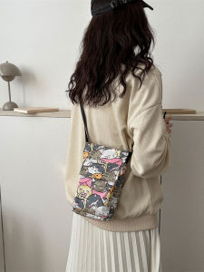 กระเป๋าสะพายข้างผ้าใบสไตล์ญี่ปุ่นสําหรับผู้หญิงลําลองรูปซองจดหมายกระเป๋าสี่เหลี่ยมเล็กพร้อมการ์ตูนแอนิเมชั่นพิมพ์