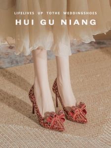 รองเท้าส้นสูงปมผีเสื้อสีแดง ผู้หญิง ส้นดีสไตล์จีนโชว์ส้นรองเท้าแต่งงานตรงกับสีแดง < Ne2> รองเท้าหมั้น