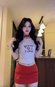 🍈จัดส่งจากกรุงเทพฯ🍋กระโปรงสั้นใหม่ฤดูร้อน กระโปรงสีแดง กระโปรงผู้หญิง สไตล์อ่อนโยน เซ็กซี่ สาวฮอต กระโปรงทรงเอ