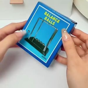 Pajangan Meja Pendulum Newton: Pajangan Kantor & Rumah Unik