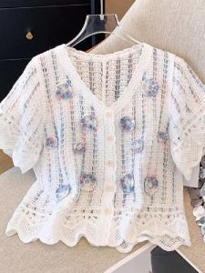 เสื้อคาร์ดิแกนถักแขนสั้นทรงหลวมสไตล์ย้อนยุคแบบ 3 มิติ ลายดอกไม้ เสื้อผ้าทำงานผู้หญิงฤดูร้อน 2025 เสื้อผ้าทำงานแขนสั้นแบบใหม่
