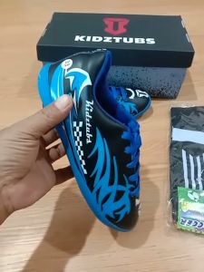 KIDZTUBS Sepatu Futsal Anak Paket Komplit Sepatu Futsal Tas Skin Deker Kaos Kaki Usia 6-10 Tahun Size 28 29 30 31 32 33 34 35 36 37 KDZ1011122624