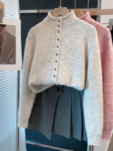 เสื้อคาร์ดิแกนถักหลวมๆ สำหรับผู้หญิง คอตั้งครึ่งตัว ฤดูใบไม้ร่วง/ฤดูหนาว 2025 เสื้อชั้นในสีพื้น แขนยาว ปกติ