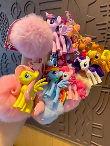 Móc Khóa My Little Pony Có Bông Lông Xù – Treo Balo Túi Xách Dễ Thương Cho Bé Mới Nhất 2026