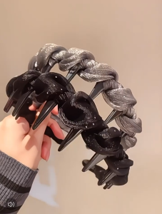 [พร้อมส่งออก] สายรัดผมเรซินพร้อมฟัน - ที่รองหน้าลื่นสำหรับล้างหน้า อุปกรณ์จัดระเบียบผมหน้าม้า