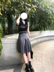 เสื้อกั๊กถักลายทางสไตล์วิทยาลัยสำหรับผู้หญิง ฤดูใบไม้ร่วง 2024 เสื้อคลุมกันหนาวแบบลำลอง แขนกุด คอวี ปกติ