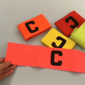 ทีมฟุตบอล ปลอกแขนผู้นํา ลายตัวC Freesize สวยงาม ปอกแขนกัปตันทีม มียางยืดพร้อมตีนตุ๊กแก กระชับแขนไม่มีหลุด