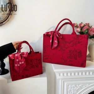 กระเป๋าถือลายปักสีแดงสำหรับเจ้าสาว กระเป๋าถือแบบ Tote วินเทจสไตล์จีน กระเป๋าถือสำหรับผู้หญิง วัสดุ PU ขนาดใหญ่