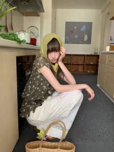 NIHAOKANONG | Áo Blouse Tay Ngắn In Hình Sao Đeo Nơ