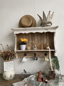 ตู้ติดผนังสไตล์ย้อนยุคแบบยุโรป ชั้นวางของหลายชั้นสำหรับใช้ในบ้าน ตกแต่งสวนกลางแจ้ง วัสดุไม้แท้ วัสดุอื่นๆ งานฝีมือทาสีด้วยมือ