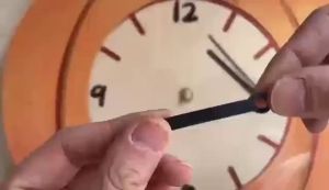 Creative Wall Clock Flower Design: A Stylish Addition to Your Living Room