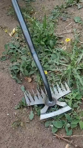 คราด จอบ คราดหญ้า คราดเหล็ก คราด คราดถอนหญ้า คราดมีด้าม คาดหญ้าเหล็ก คราดถากหญ้า ฟันถากหญ้า  สิ่งประดิษฐ์กำจัดวัชพืช 1 ชิ้น * เครื่องมือกำจัดวัชพืช