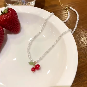 [จัดส่งในกทม] MOYENNE สร้อยคอโซ่ จี้ลูกปัดไข่มุก เชอร์รี่ แฟชั่นฤดูร้อน สร้อยคอ หรูหราละเอียดอ่อน หวานสไตล์เกาหลี สำหรับผู้หญิง คุณภาพสูง เครื่องประดับแฟชั่น