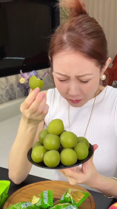 Nongfu Villa Crispy Green Plum 300g 1Box 21 23pcs Sugar Free Sweet Sour Crunchy Plum Snack Individually Packed