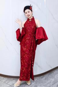 Elegant Red Chinese Cheongsam Wedding Dress Womens Style Long Gown with Shawl Engagement Partywear Slimming Design