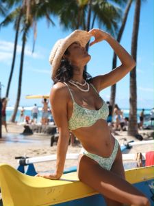 YUKARI SWIM 2 Piece Bikini Set ชุดบิกินี่ ทูพีช ชุดว่ายน้ำ ชุดว่ายน้ำผู้หญิง กางเกงว่ายน้ำขาสั้น ชุดว่ายน้ำพักผ่อนชายหาด สีเขียวมิ้นต์ ลายเป็นเอกลักษณ์