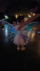 Cánh Bướm LED Phát Sáng Có Nhạc Cho Bé Gái – Hiệu Ứng Đổi Màu Đẹp Mắt Dây Đeo 43cm Kích Thước 88cm