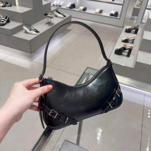 Túi C N K Kẹp Nách Đeo Chéo Form Cứng Cáp Chuẩn Hãng Size 26cm (Auth Tuồn)