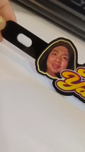 KUPAL KABA BOSS? INGGIT YARN! – Malupiton Acrylic Motorcycle Plate Badge | UV Print | Custom Meme Sticker