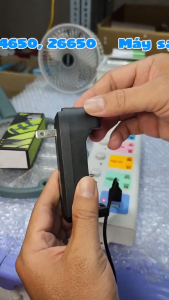 Bộ sạc đơn 18650 Automatic stop charger Li-ion dành cho pin 18650 / 18500 / 26650 / 14500