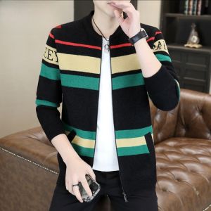 HENGYUANXIANG | เสื้อคาร์ดิแกนถักมีซิปสำหรับผู้ชาย ทรงหลวม แขนยาว ปกติ คอตั้ง ลายทาง แฟชั่นฤดูใบไม้ร่วง เสื้อคลุมกันหนาวแบบสวมหัว