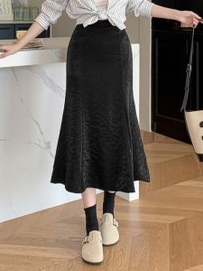 กระโปรงทรงหางปลาเอวสูง กระโปรงทรงเอ ฤดูใบไม้ร่วง 2025 กระโปรงสั้นทรงเข้ารูปสไตล์ฝรั่งเศสสำหรับผู้หญิง กระโปรงทรงเข้ารูปแบบอเนกประสงค์