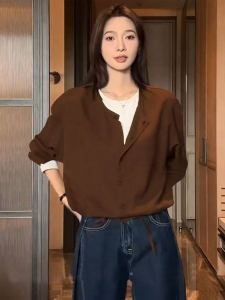 เสื้อเชิ้ตแขนยาวคอโปโลสีพื้นสไตล์เกาหลีสำหรับผู้หญิงในช่วงต้นฤดูใบไม้ร่วง เสื้อคลุมคาร์ดิแกนเปิดคอวีแบบเรียบง่ายและทันสมัย