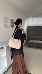 Trendy solid color tote bag - stylish and versatile office lady tote