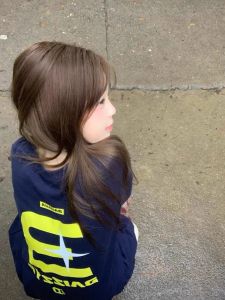 เสื้อยืดแขนสั้นผู้หญิงสีฟ้าเข้มสไตล์อเมริกันสตรีท ทรงหลวม ทรงเข้ารูป สำหรับฤดูร้อน 2025 เสื้อคู่รักใหม่ เสื้อคอกลม