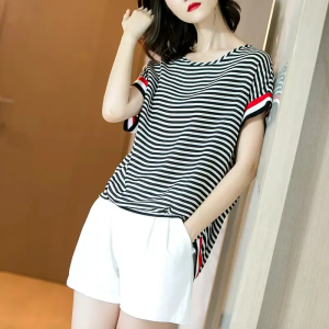 เสื้อยืดคอกลมหลวมๆ ลายทางสีดำและสีขาว สำหรับผู้หญิง ปกปิดหน้าท้องไซส์ใหญ่ แฟชั่นฤดูร้อน ทรงเข้ารูป แขนสั้น ผ้าโพลีเอสเตอร์