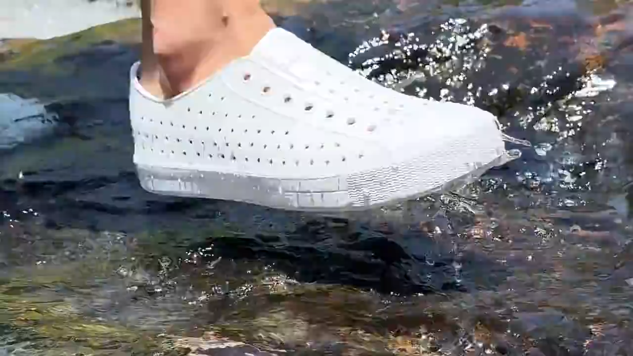 Walkwan รองเท้ายางลุยน้ำ กันน้ำกันลื่น 100% ระบายอากาศดี สีสันสดใส น้ำหนักเบา 36-45