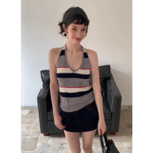 chaqi | Sleeveless Slim Fit Cropped Halter Top