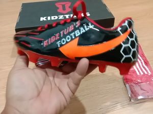 Sepatu Bola Anak Laki-Laki Usia 2 - 5 Tahun PAUD TK SD SMP 1 2 3 4 5 6 7 8 9 0 Tahun-KIDZTUBS1958111423 - Sepatu Bola Anak Usia 6 - 10 Tahun - Gratis Kaos Kaki - Rekomendasi Ukuran Normal