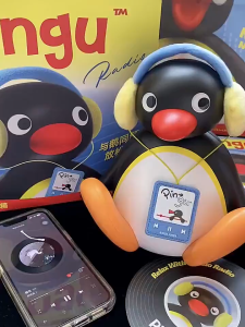 MARtube Pingu Moving Head Wireless Bluetooth Speaker MG25-13 Big Baby Speaker Desktop Toy Cartoon Ornament Desk Decor doll model Decoration Portable outdoor camping Audio Birthday Gift Sound Quality Stereo subwoofer