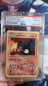 Tranh Chấm Điểm Signed Black Charizard Holo sản xuất 1996 JPN slab PSA 10 d75 rong 2 psa