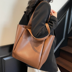 Túi Đeo Chéo Nữ Xuân 2025 Dung Tích Lớn Màu Trơn Đơn Giản Thường Ngày Đi Làm Bằng Da PU Mềm Túi Mềm