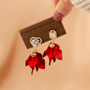 Ultra-Shiny Luxury Rhinestone Asymmetric Heart Geometric Ear Cuffs Vintage Elegant Red Petal Long Mosquito Coil Plate Ear Clips