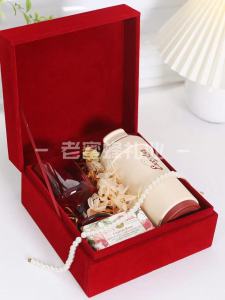 Square Flap Flannel Gift Box Gift Packaging Box Plush Hand Gift Box Rose Preserved Fresh Flower Gift Box Packaging