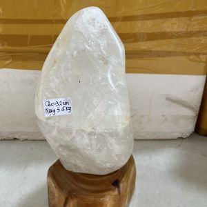 [HCM]Đá thạch anh tự nhiên tảng đá thạch anh TRẮNG TRONG nặng 5.5 kg CAO 32CM tự nhiên VN cho người mệnh Thủy và Kim