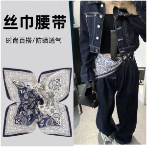 ผ้าพันคอไหมเทียมขนาดเล็ก 70*70 ผ้าพันคอสี่เหลี่ยมเล็กแบบโซ่ระดับไฮเอนด์สำหรับผู้หญิง ผ้าพันคอสีสันสดใสแบบลำลองสำหรับฤดูใบไม้ร่วงและฤดูหนาว