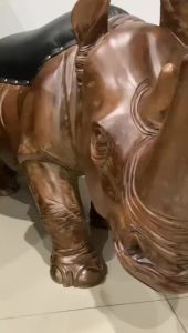 Patung Kayu Ukir Handmade Modern Artistik Elegan untuk Dekorasi Interior Rumah & Kantor