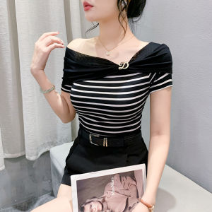 Yimei 2024 mùa hè mới thanh lịch lá sen một dòng cổ hở vai T-Shirt thiết kế thanh lịch và tối giản ôm vừa cotton áo kẻ sọc tay ngắn