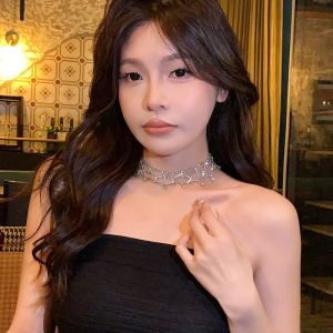 Vòng cổ chocker đính đá dự tiệc crown