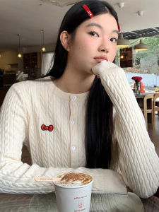 เสื้อคาร์ดิแกนถักสีขาวสำหรับผู้หญิง ทรงเข้ารูป แขนยาว ปกติ คอกลม กระดุมเดียว สไตล์เกาหลี เสื้อคลุมกันหนาวแบบสวมหัว