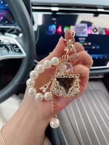 Móc Khóa Hạt Ngọc Trai Hàn Quốc Đính Kim Cương Mặt Dây Chuyền Túi Xách Tinh Tế Phụ Kiện Thời Trang Sang Trọng Làm Quà Tặng Gia Đình Dịp Lễ Hội